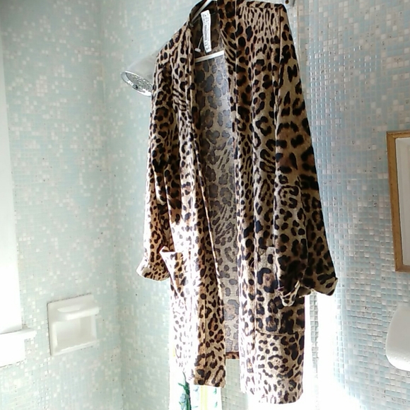 NWT Open Sweater with animal print - Picture 2 of 3